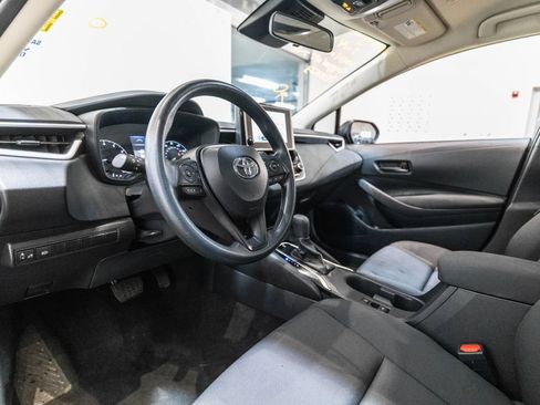 Used 2025 Toyota Corolla LE FWD image 4