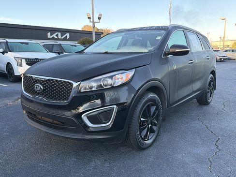 Used 2018 Kia Sorento LX image 3