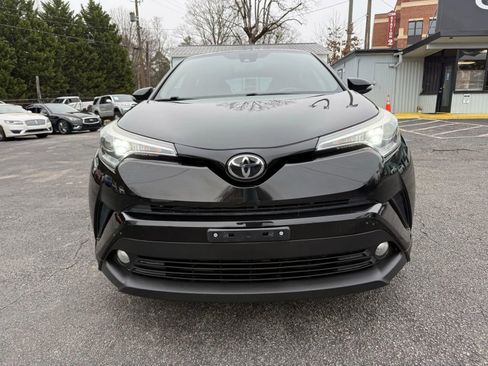 Used 2018 Toyota C-HR XLE image 4
