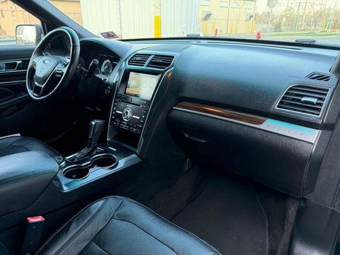 Used 2016 Ford Explorer Limited image 16