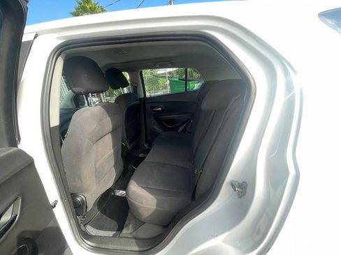 Used 2019 Chevrolet Trax LS FWD image 11