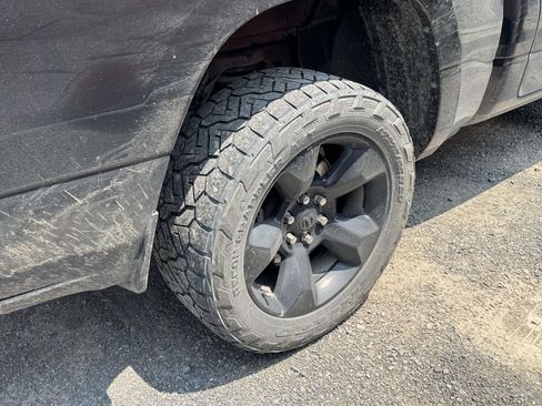 Used 2019 RAM 1500 Big Horn AWD/4WD image 14