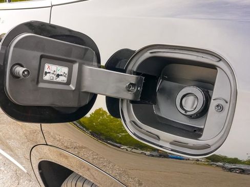 Certified 2025 Cadillac XT6 Premium Luxury w/ Platinum Package image 10