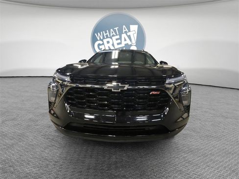 Certified 2025 Chevrolet Trax RS w/ Driver Confidence Package image 9