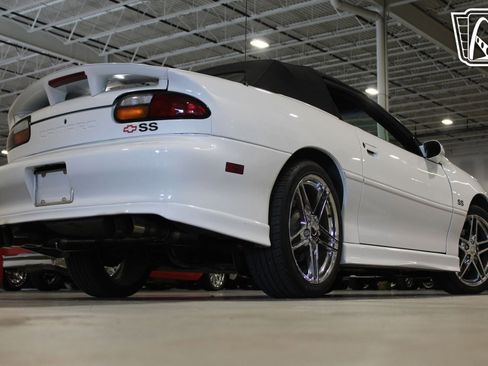 Used 2001 Chevrolet Camaro Z28 w/ SS Performance/Appearance Pkg image 16