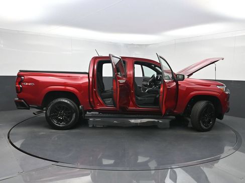 Used 2023 Chevrolet Colorado LT w/ LT Convenience Package II AWD/4WD image 37