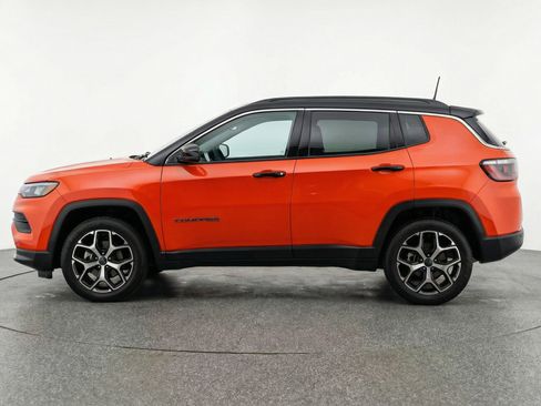 Used 2025 Jeep Compass Limited AWD/4WD image 5