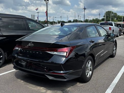 Used 2021 Hyundai Elantra SE FWD image 4