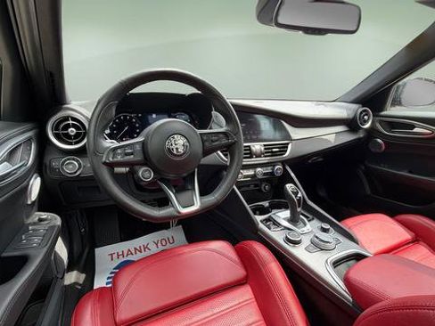 Used 2024 Alfa Romeo Giulia Veloce AWD/4WD image 2