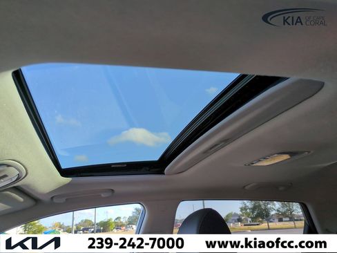 Certified 2022 Kia Niro EX Premium image 20