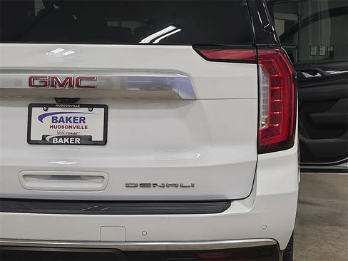 Used 2021 GMC Yukon Denali w/ Denali Premium Package image 36