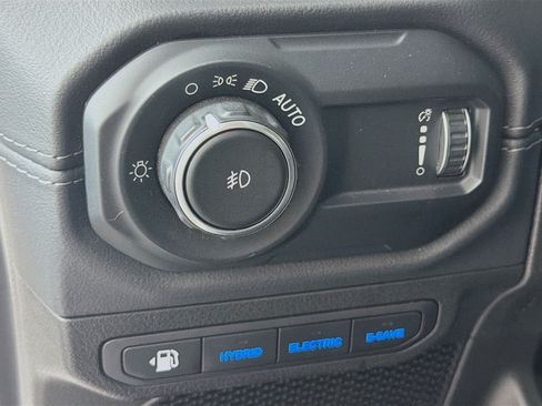 Used 2024 Jeep Wrangler Unlimited Sahara AWD/4WD image 16