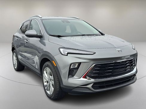 Used 2024 Buick Encore GX Preferred w/ Advanced Technology Package image 2