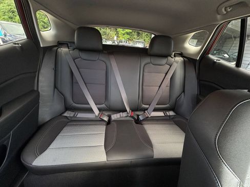 Used 2025 Chevrolet Trax LT FWD image 32