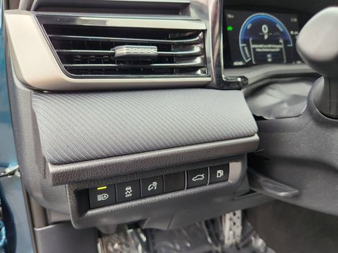 Used 2025 Toyota Camry SE FWD image 12