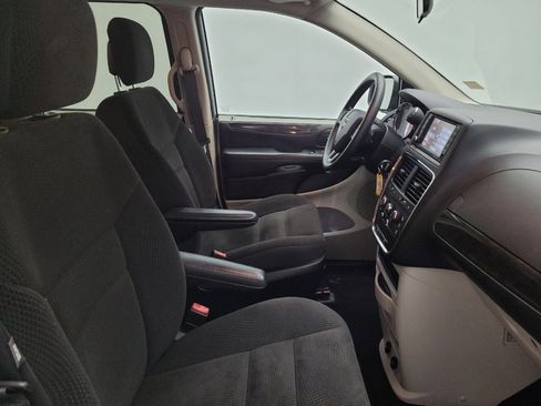 Used 2018 Dodge Grand Caravan SE FWD image 21