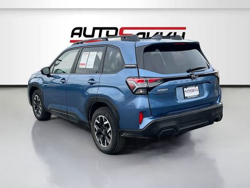 Used 2025 Subaru Forester Premium w/ Convenience Package #1 image 5