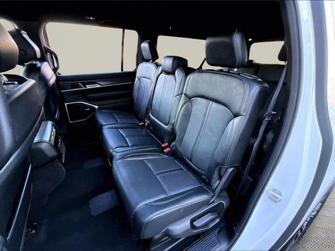 Used 2024 Jeep Wagoneer L Series II w/ Flexible Seating Group image 16