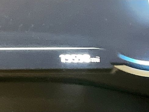 Used 2023 Genesis G70 2.0T image 12