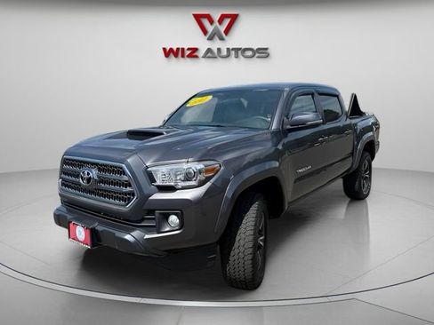 Used 2017 Toyota Tacoma TRD Sport w/ Tow Package AWD/4WD image 1