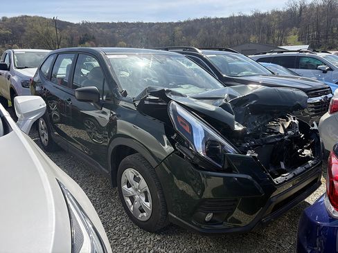 Used 2023 Subaru Forester image 2