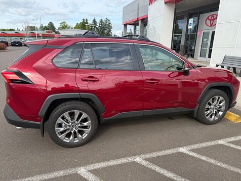 Used 2025 Toyota RAV4 XLE Premium AWD/4WD image 4