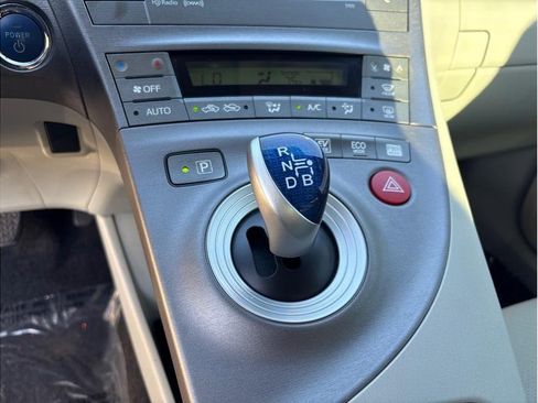 Used 2015 Toyota Prius Three image 18