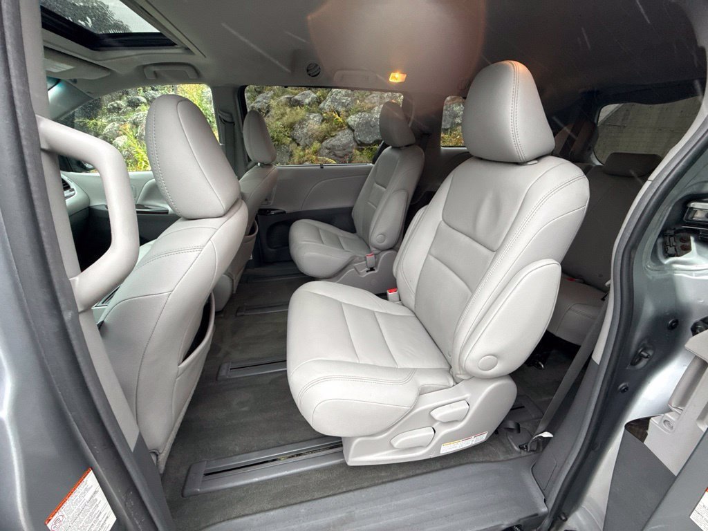 Used 2017 Toyota Sienna AWD image 18