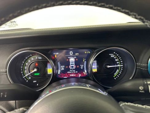 Used 2023 Jeep Wrangler Unlimited Sahara w/ Cold Weather Group image 17