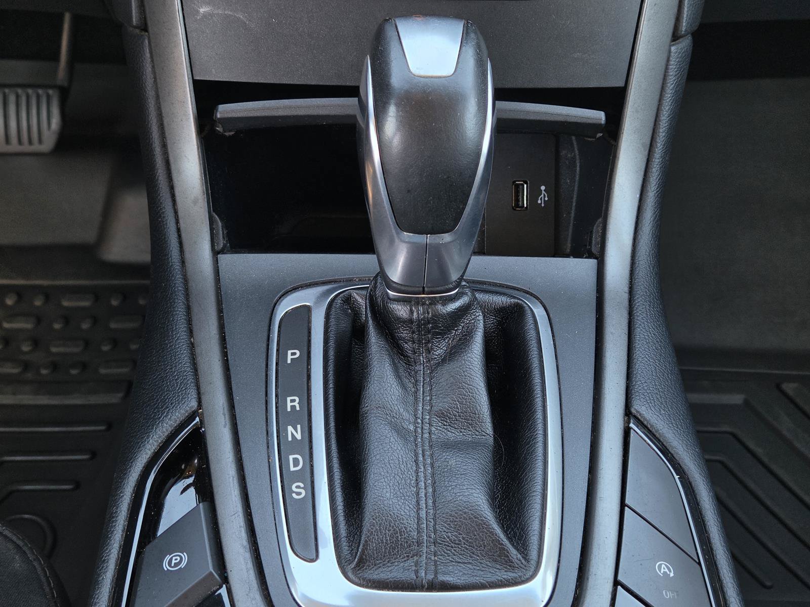 Used 2018 Ford Edge SE FWD image 15