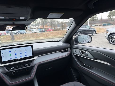 Used 2025 Ford Explorer ST-Line image 11