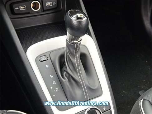 Used 2022 Hyundai Venue Limited image 16