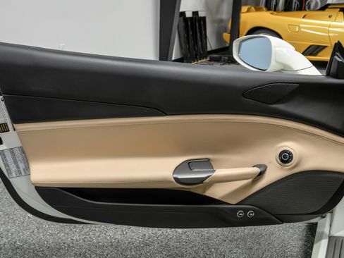 Used 2018 Ferrari 488 Spider image 32