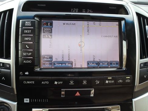 Used 2013 Toyota Land Cruiser image 22