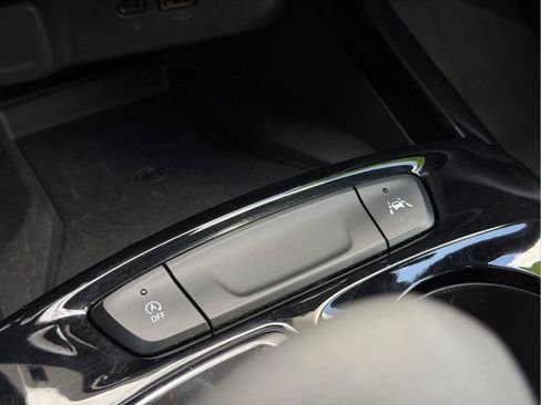 Used 2025 Chevrolet Trax RS w/ Sunroof Package FWD image 19