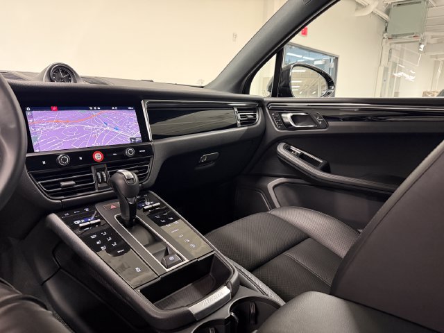 Certified 2026 Porsche Macan AWD/4WD image 15
