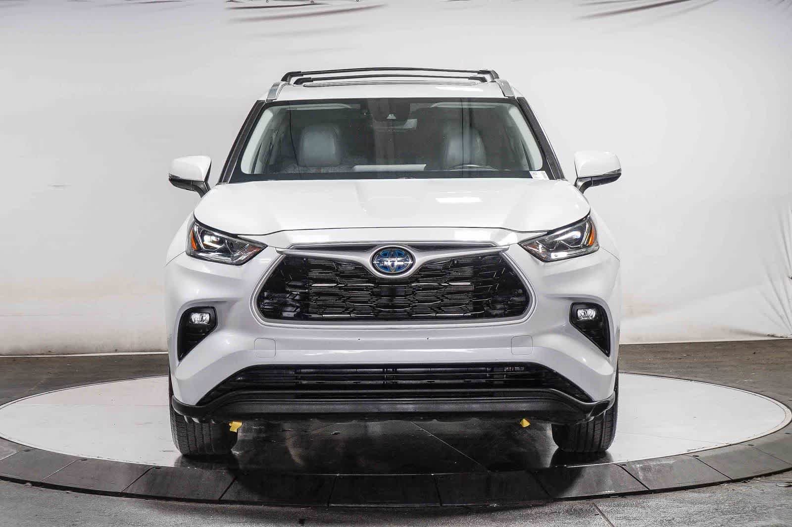 Used 2023 Toyota Highlander Bronze Edition FWD image 6
