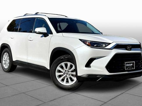 Used 2024 Toyota Grand Highlander XLE image 2