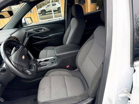 Used 2023 Chevrolet Traverse LT image 9