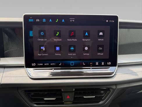 Used 2025 Volkswagen Tiguan SE AWD/4WD image 15
