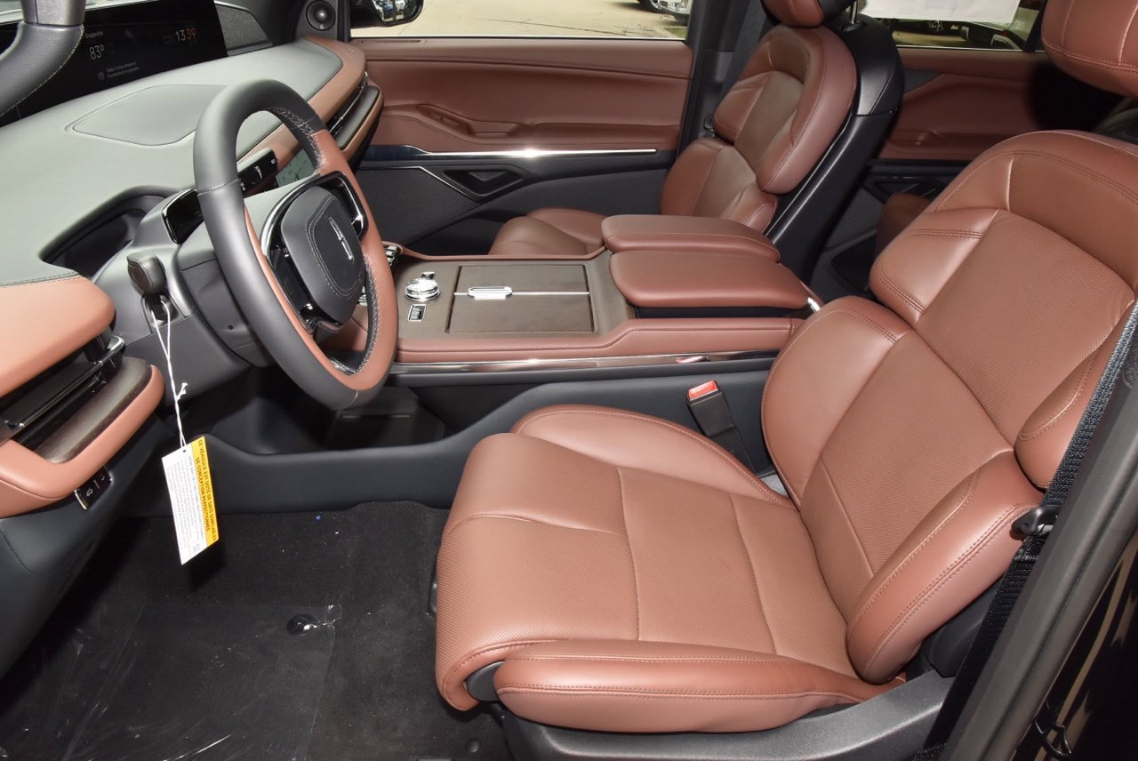 New 2026 Lincoln Navigator Reserve AWD/4WD image 13