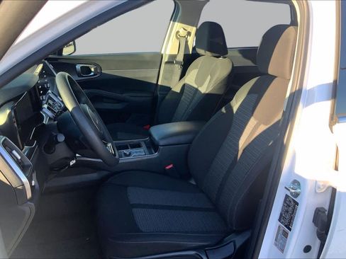 Used 2023 Kia Sorento LX FWD image 8