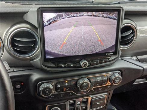 Used 2018 Jeep Wrangler Unlimited Sahara image 12