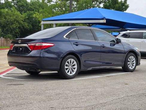 Used 2016 Toyota Camry LE FWD image 3