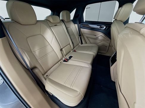 Used 2023 Porsche Cayenne S image 29