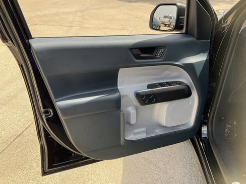 Used 2025 Ford Maverick XLT w/ Equipment Group 302A AWD/4WD image 7