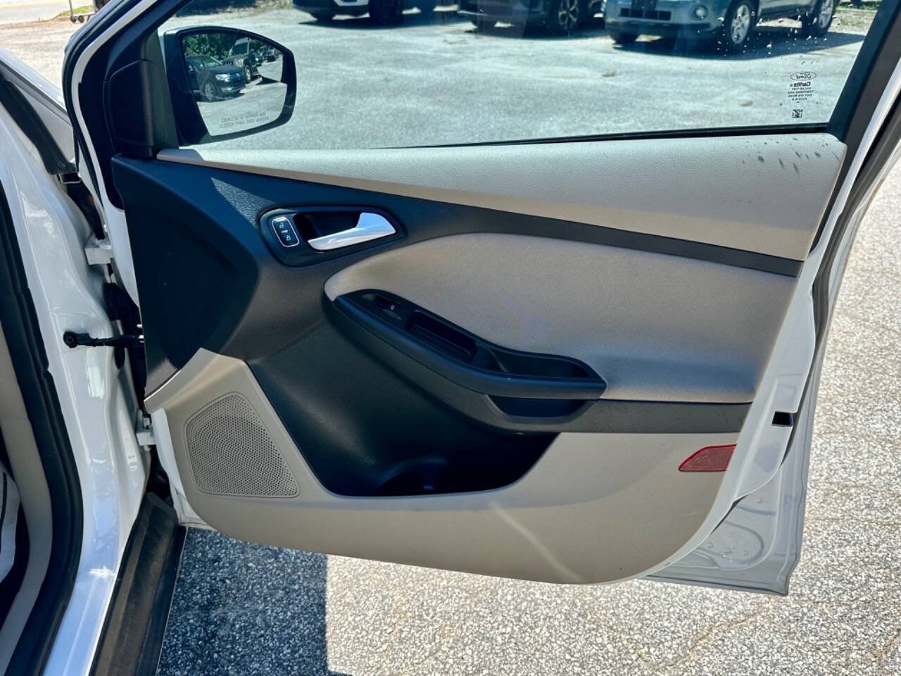 Used 2015 Ford Focus SE FWD image 17