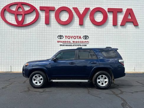 Used 2020 Toyota 4Runner SR5 Premium w/ Moonroof Package AWD/4WD image 4