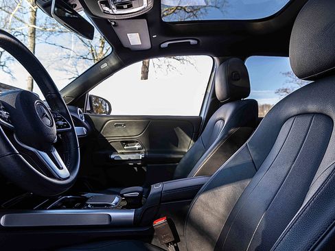 Used 2022 Mercedes-Benz GLB 250 GLB 250 image 8