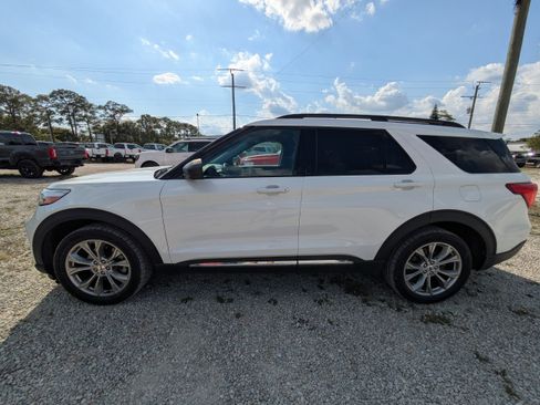 Certified 2022 Ford Explorer XLT w/ Equipment Group 202A image 5